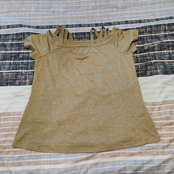 Green Cold Shoulder Top - Picture 3 of 6